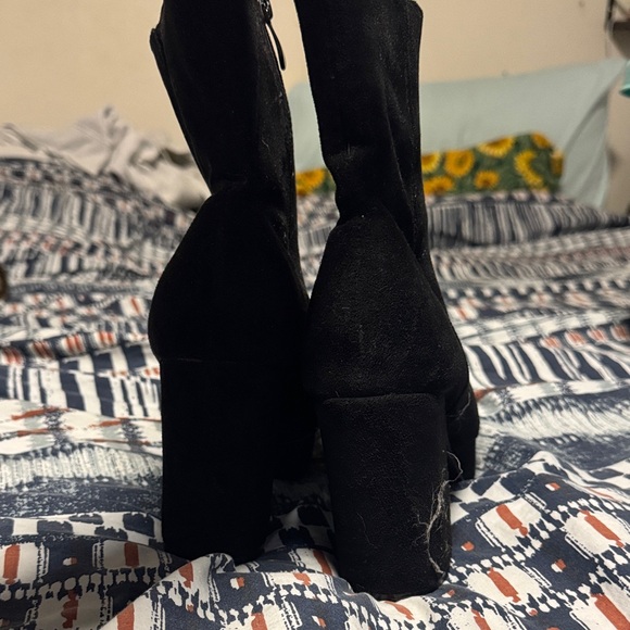 Elegant Black Women's Ankle Boots worn only a handful of times - Picture 2 of 2